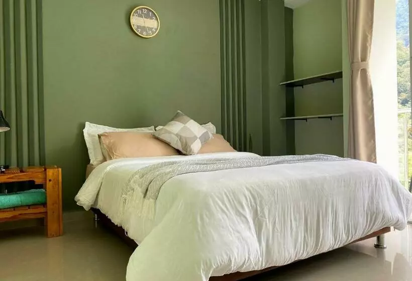 ペンション Montes De Beraka