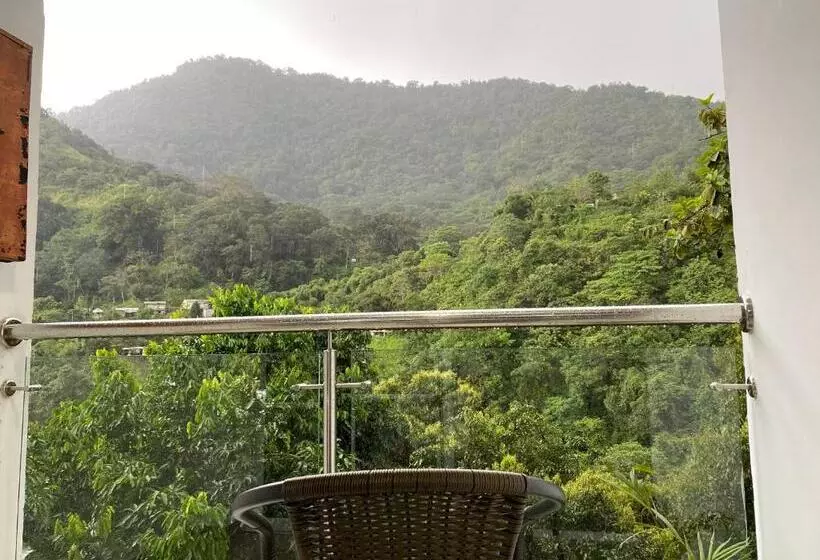 ペンション Montes De Beraka