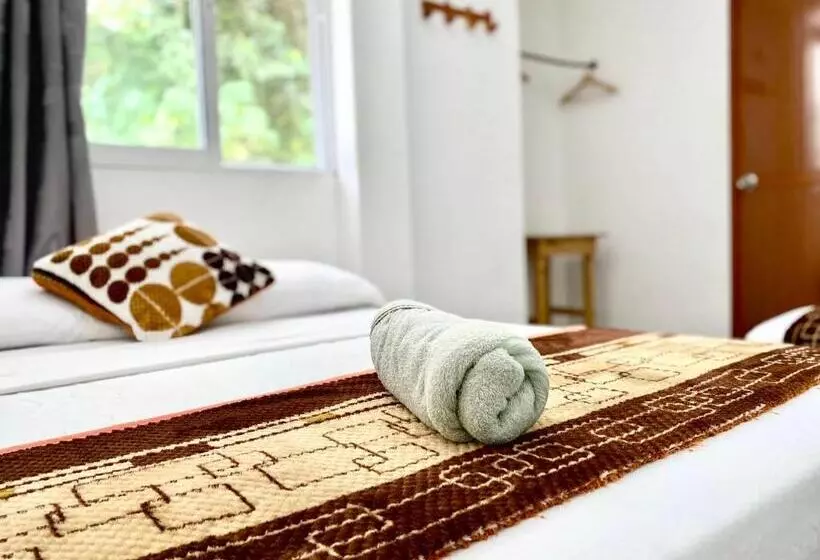 ペンション Montes De Beraka