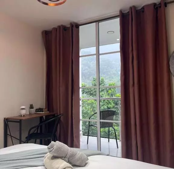 ペンション Montes De Beraka