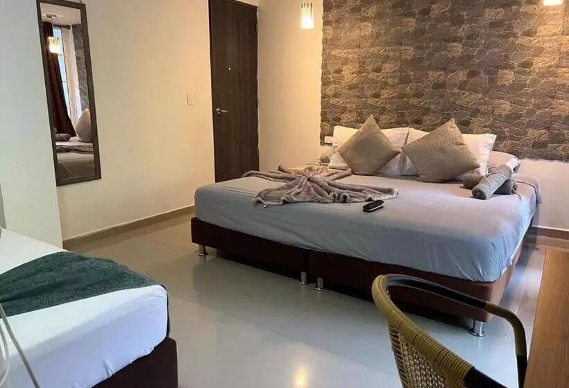 ペンション Montes De Beraka