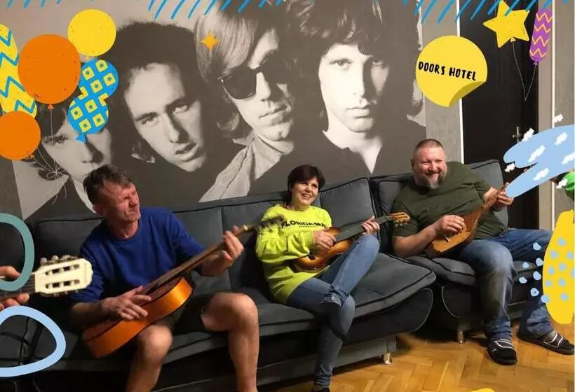 پانسیون Doors