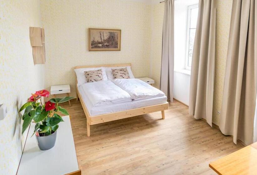 Panzió U čmeláků