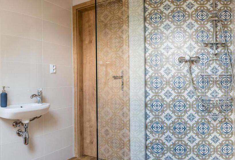 Panzió U čmeláků