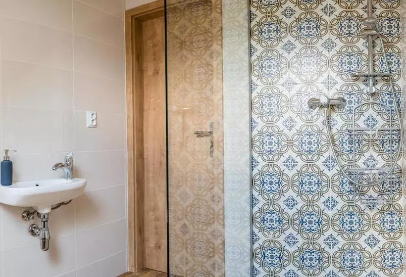 Majatalo U čmeláků