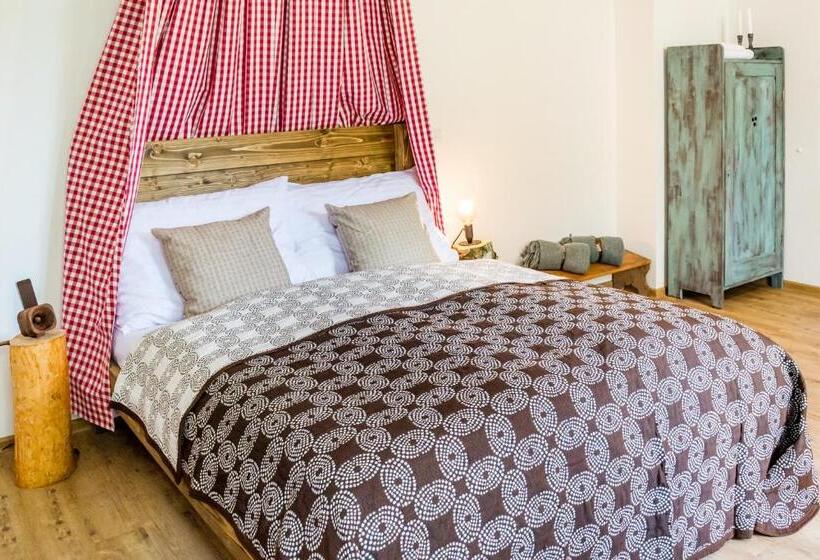 Panzió U čmeláků