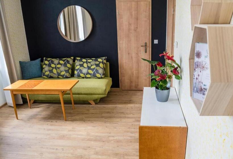 Panzió U čmeláků