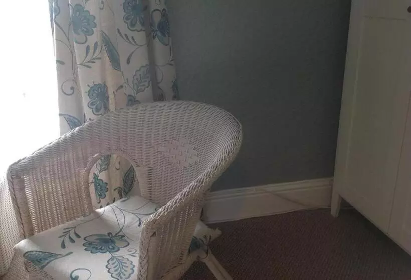 پانسیون Endeavour Guest House