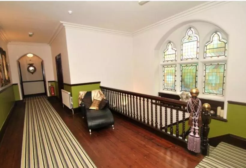 Pension Westwell Hall