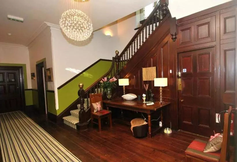 Pension Westwell Hall