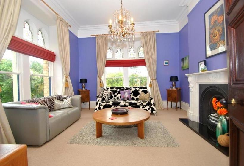 پانسیون Westwell Hall