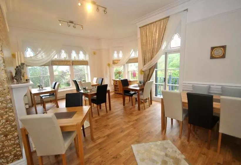 Pension Westwell Hall