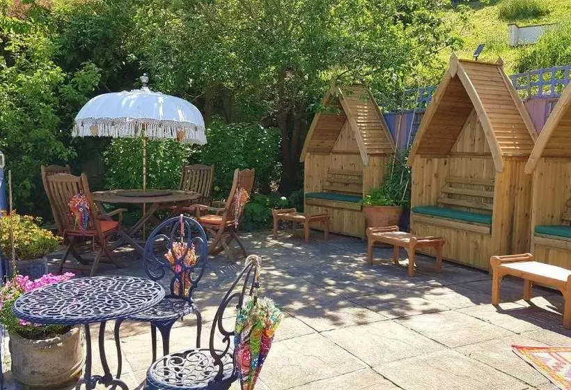 Pension Westwell Hall
