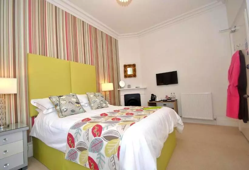 Pension Westwell Hall