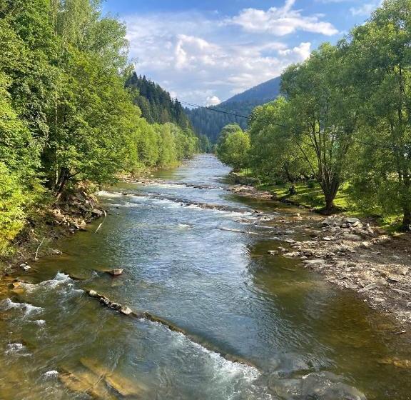 פנסיון Nad Prutom Apartment