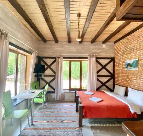 פנסיון Nad Prutom Apartment