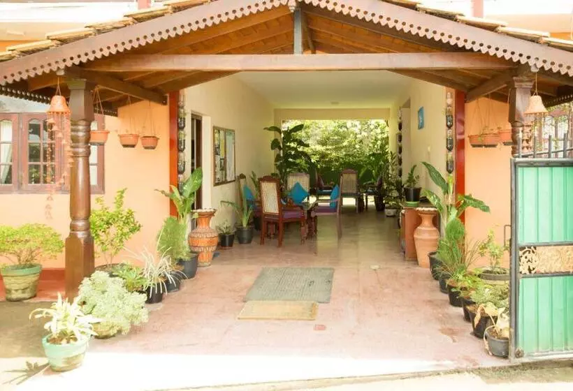 ユースホステル Dhammika