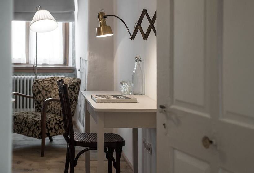 Bed and Breakfast 1477 Reichhalter