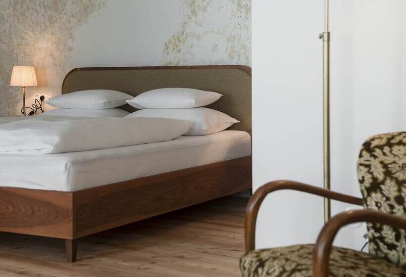 Bed and Breakfast 1477 Reichhalter