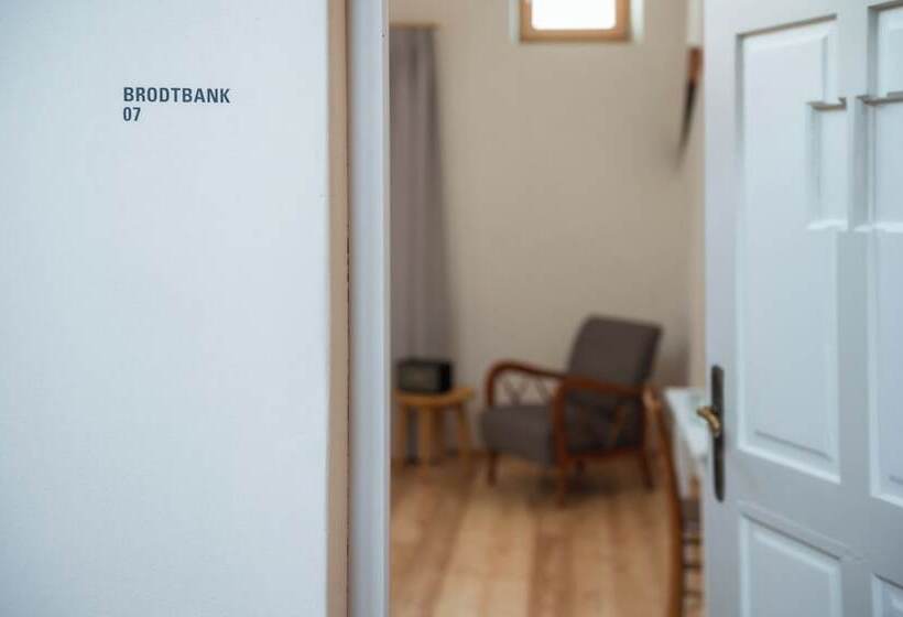 Bed and Breakfast 1477 Reichhalter