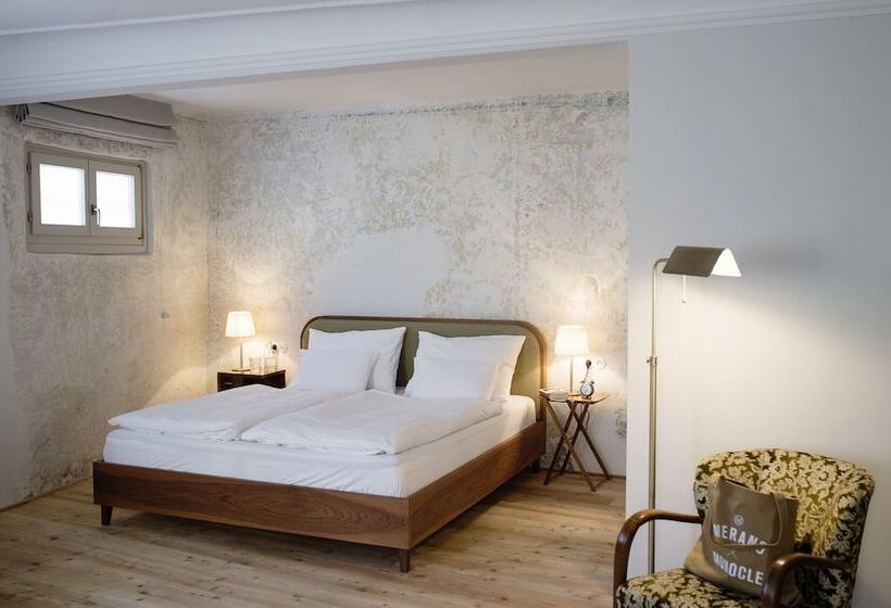 Bed and Breakfast 1477 Reichhalter