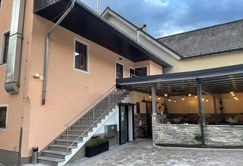 Aamiaismajoitus (B&B) Gostisce Sovdat