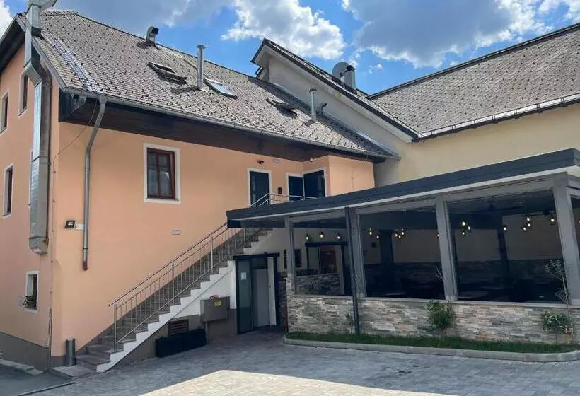 Aamiaismajoitus (B&B) Gostisce Sovdat