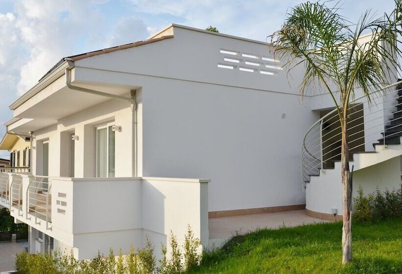 ベッドアンドブレックファースト Centurio Luxury Rooms