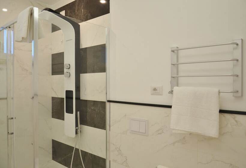 ベッドアンドブレックファースト Centurio Luxury Rooms