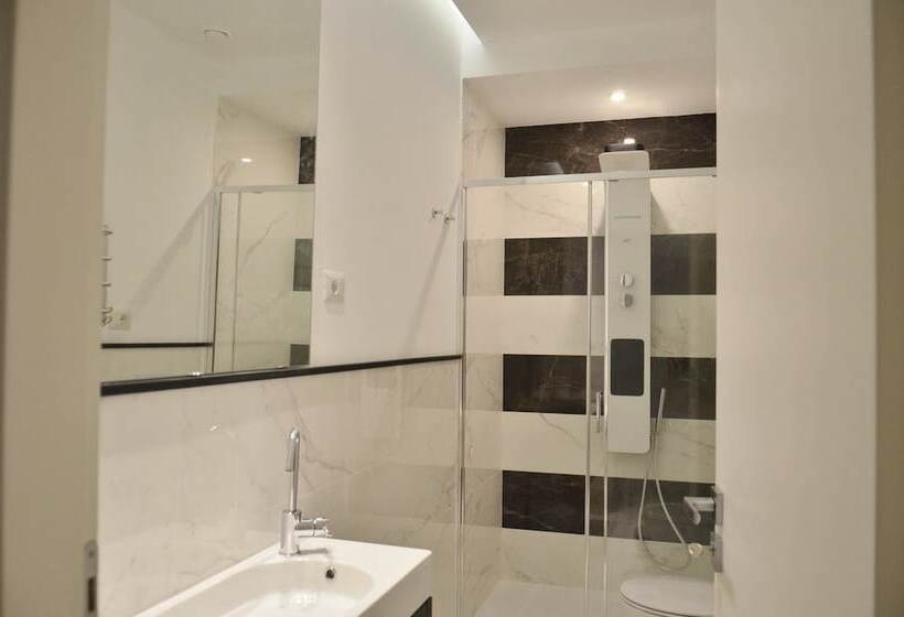 ベッドアンドブレックファースト Centurio Luxury Rooms