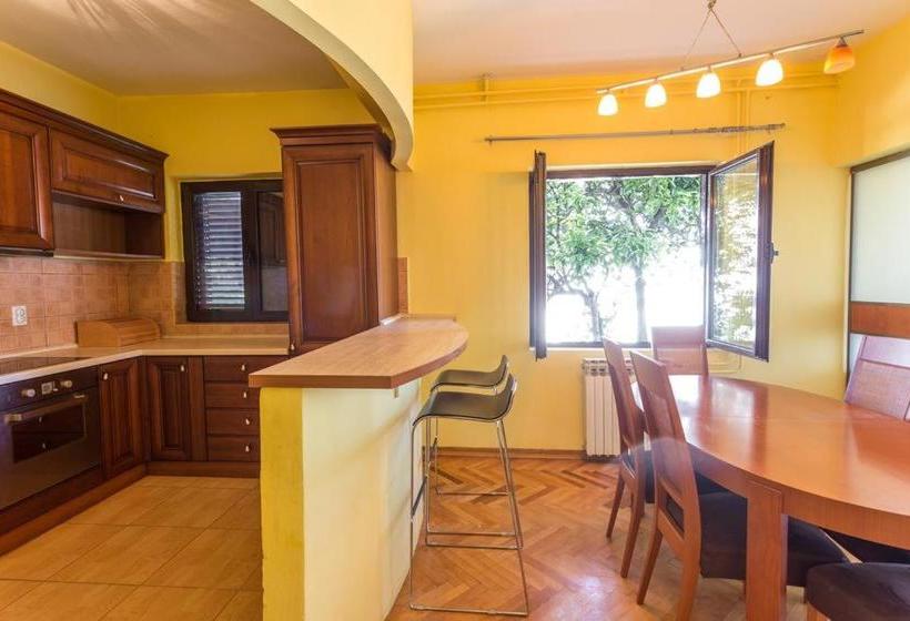 پانسیون City Center Apartment