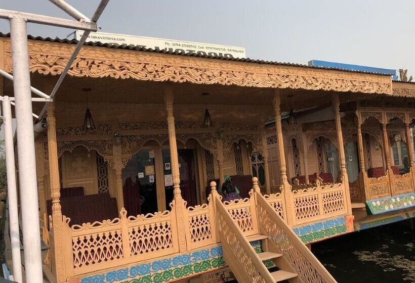 Hotell Houseboat Lake Thao