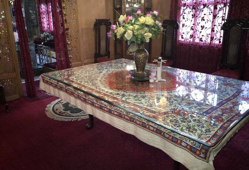 Hotell Houseboat Lake Thao