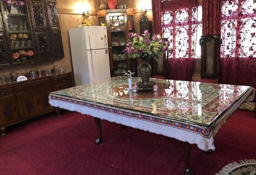 Hotell Houseboat Lake Thao