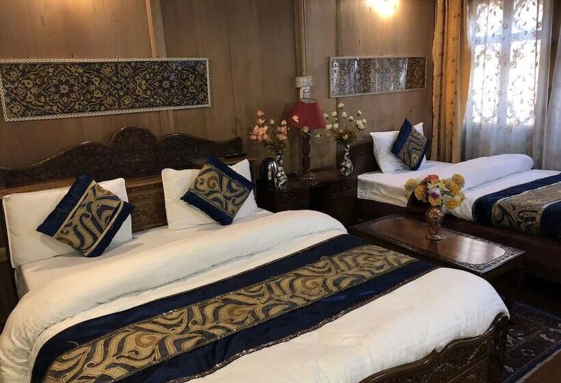 Hotell Houseboat Lake Thao