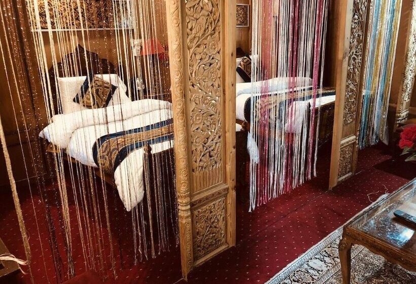 Hotell Houseboat Lake Thao