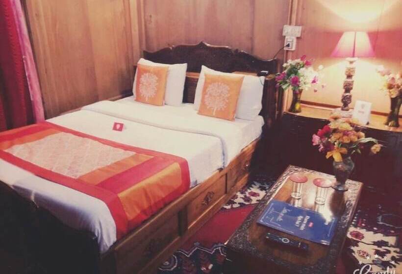 Hotell Houseboat Lake Thao