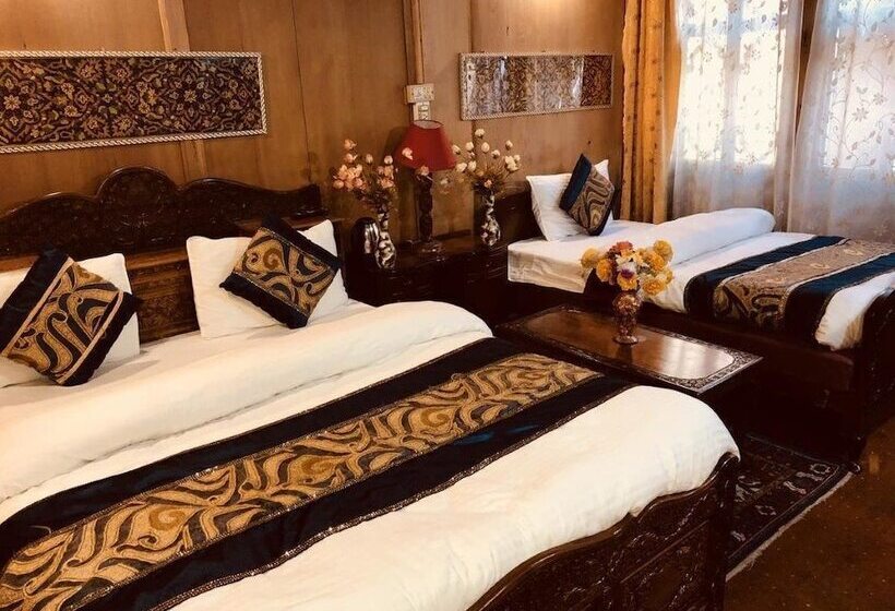 Hotell Houseboat Lake Thao