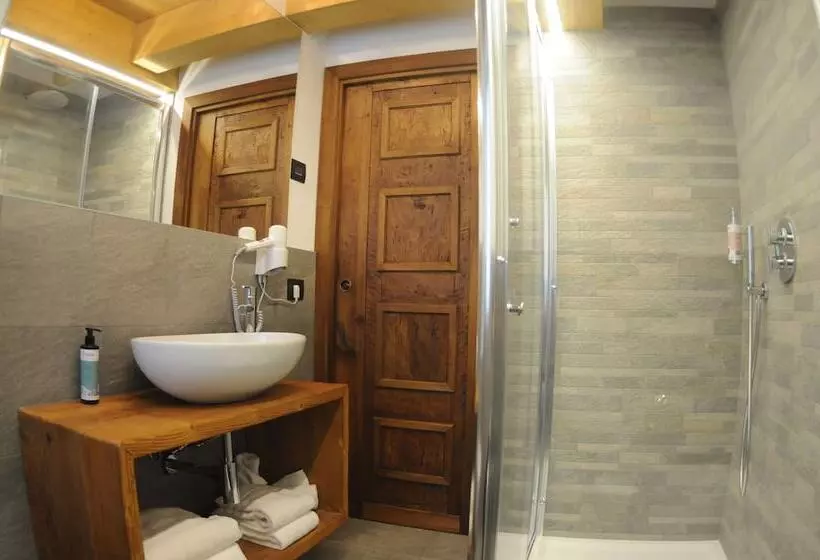 Majatalo L'abri Des Amis