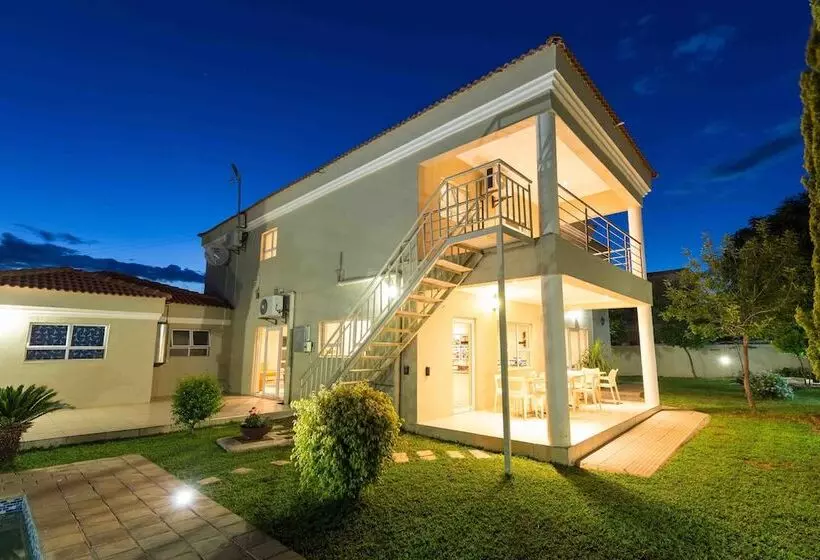 پانسیون The Studio Guest House