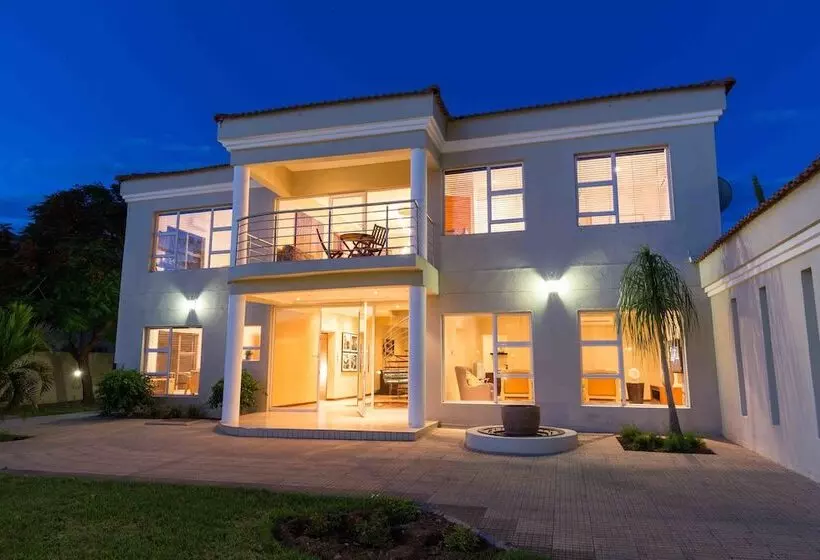 پانسیون The Studio Guest House