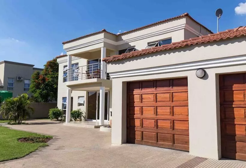 پانسیون The Studio Guest House