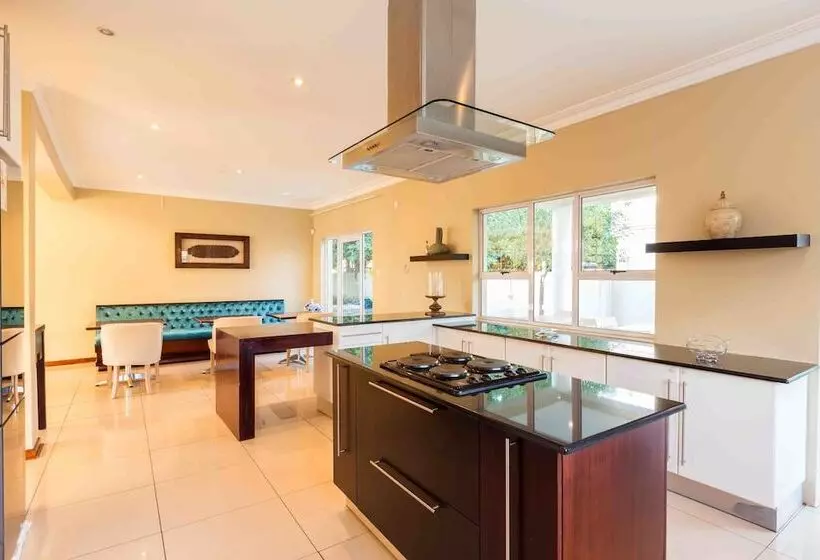 پانسیون The Studio Guest House