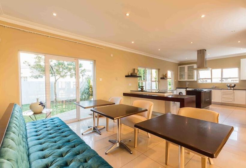 پانسیون The Studio Guest House