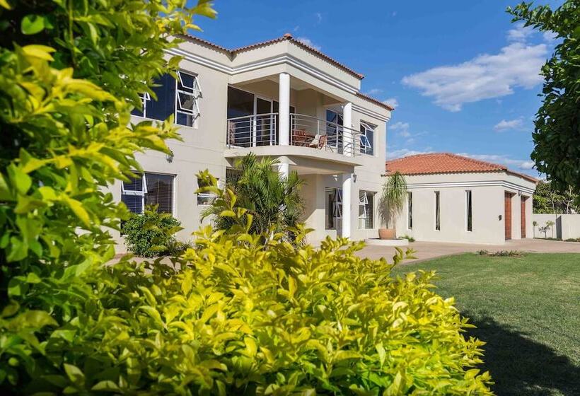 پانسیون The Studio Guest House