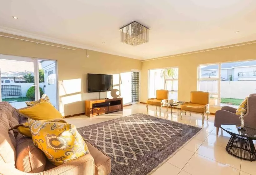 پانسیون The Studio Guest House