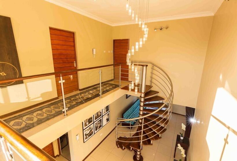 پانسیون The Studio Guest House