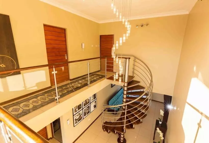 پانسیون The Studio Guest House