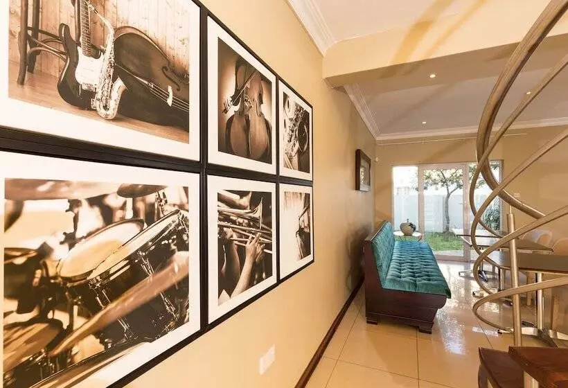 پانسیون The Studio Guest House