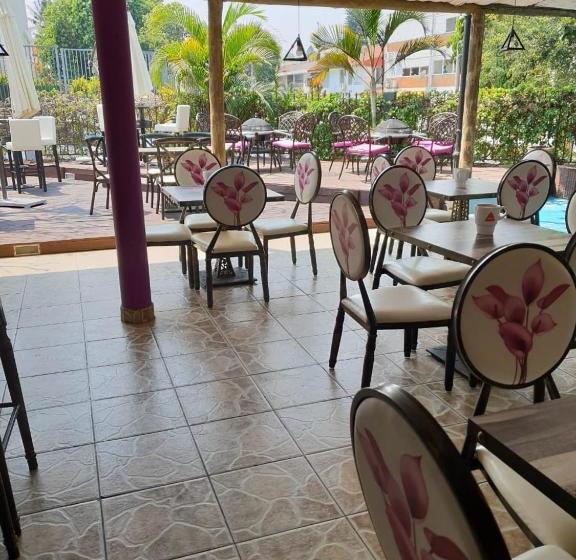 بنسيون Orquidea Guesthouse Spa & Restaurant